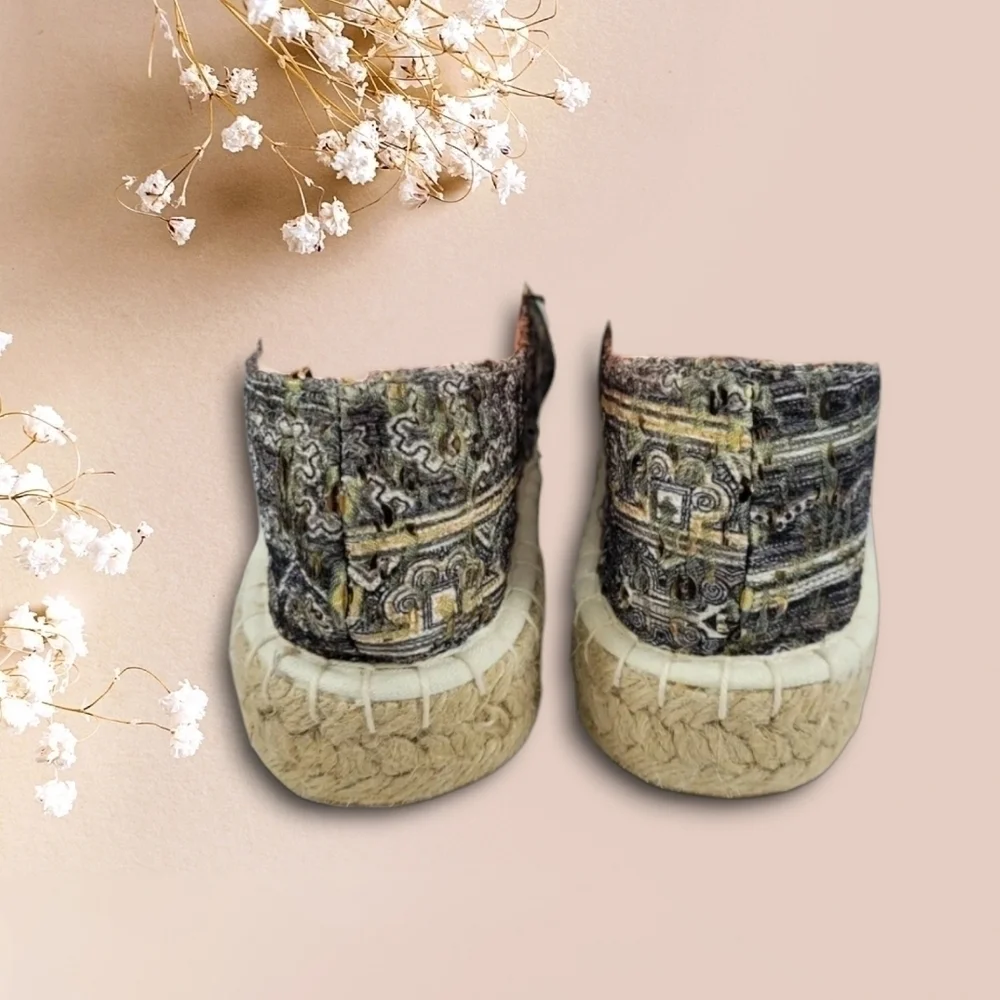 Muk Luks Espadrille Slip-On Shoes Size 10 Gray/ Tan
